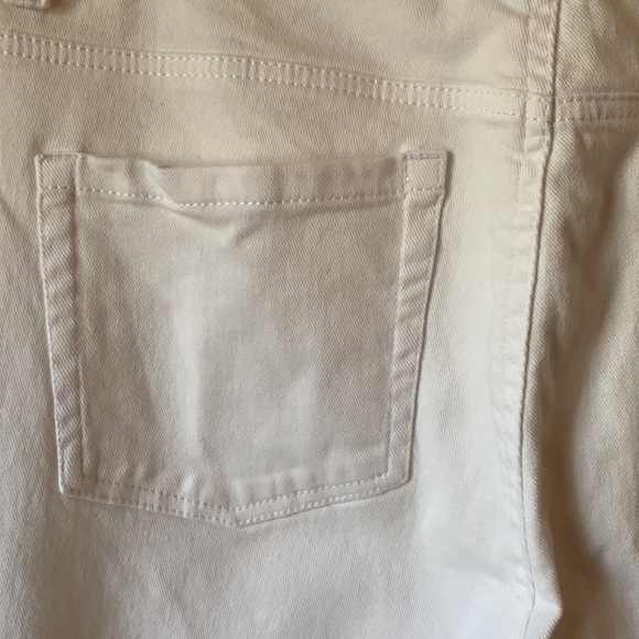 Gloria Vanderbilt White Amanda Jeans - Picture 4 of 7